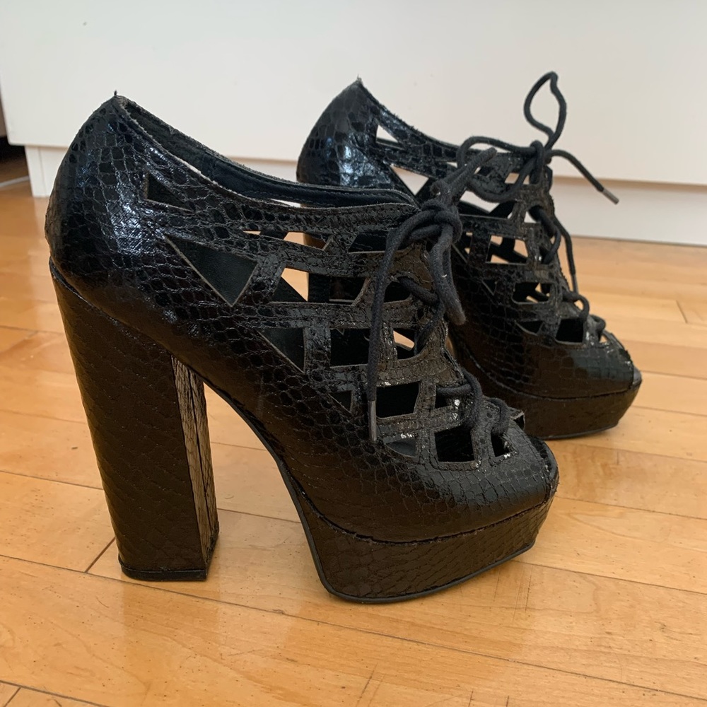 ⭐️HOST PICK⭐️ [6]👡MIA caged platform heels